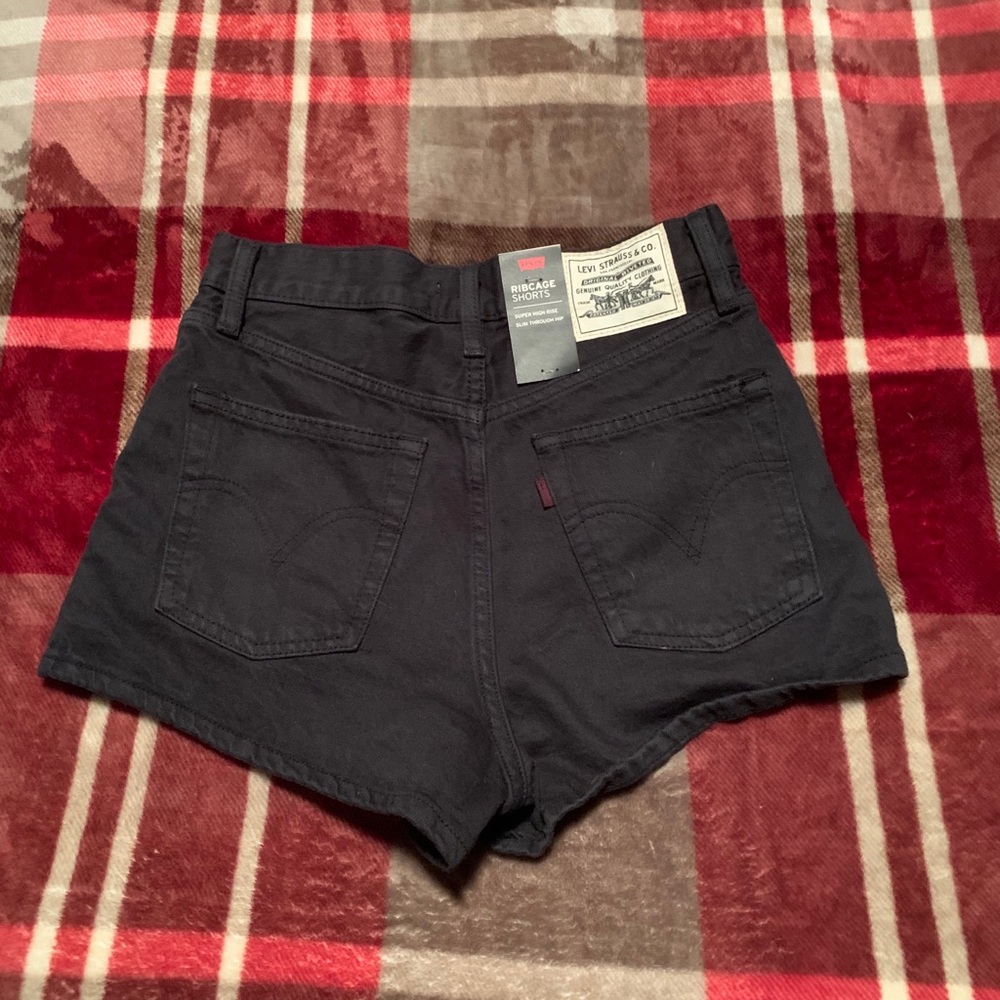 Levi’s x Wellthread Ribcage Shorts - Picture 12 of 12